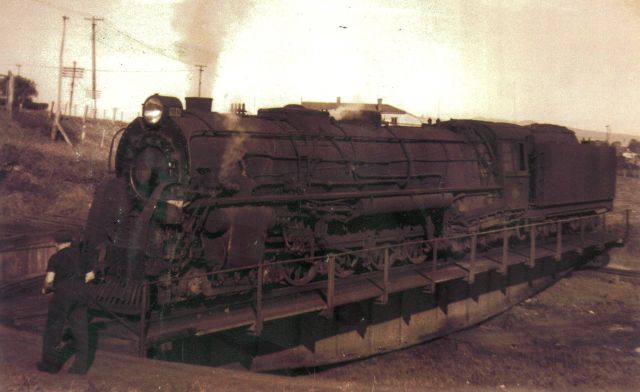 Railway yards, Queens Ave, Hamilton – early days. Engine on turntable.
