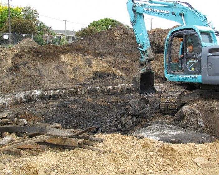 Uncovering the turntable, earthworks at Queenspark, Hamilton 2012